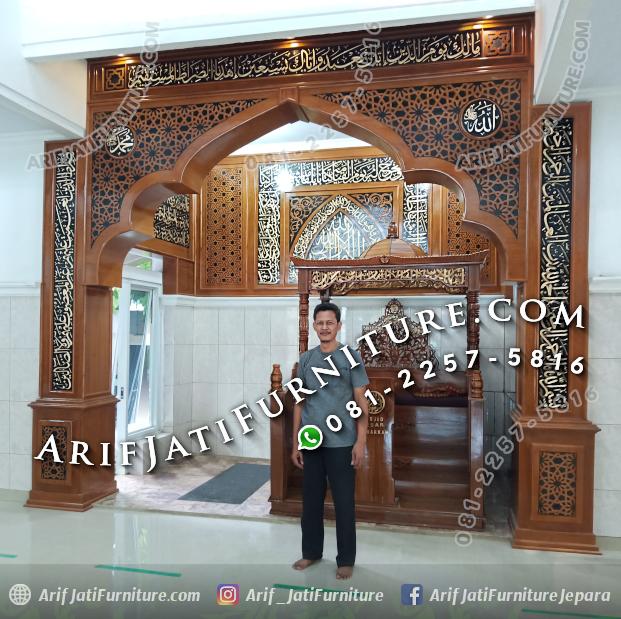 Kaligrafi Mihrab Pengimaman Masjid