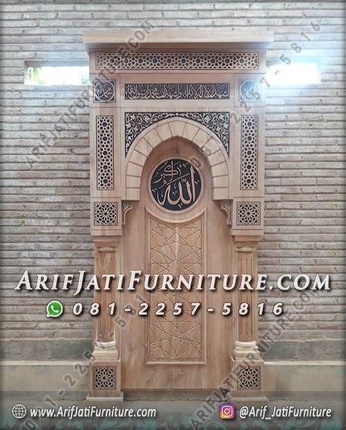 Pengrajin Mihrab Mushola Kayu Jati