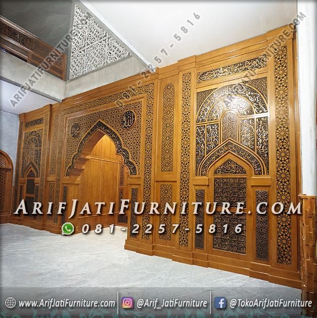 Mihrab Masjid Mewah dari Kayu Jati